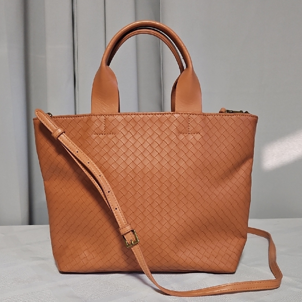Umiversal Thread Woven Crossbody Tote